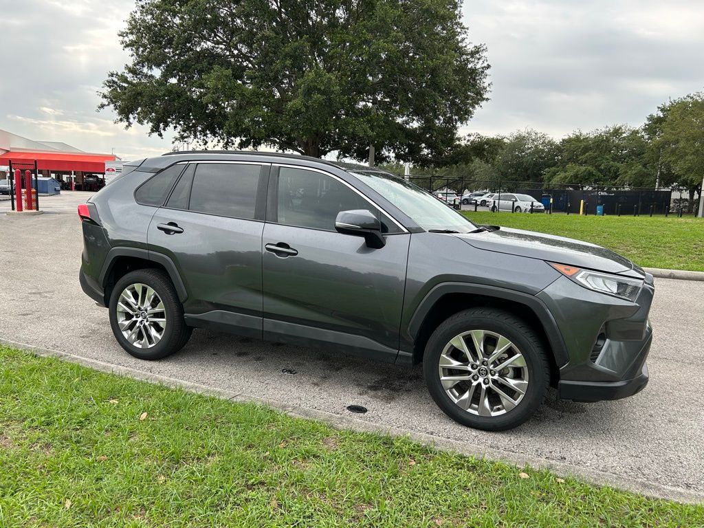 2020 Toyota RAV4 XLE Premium 7