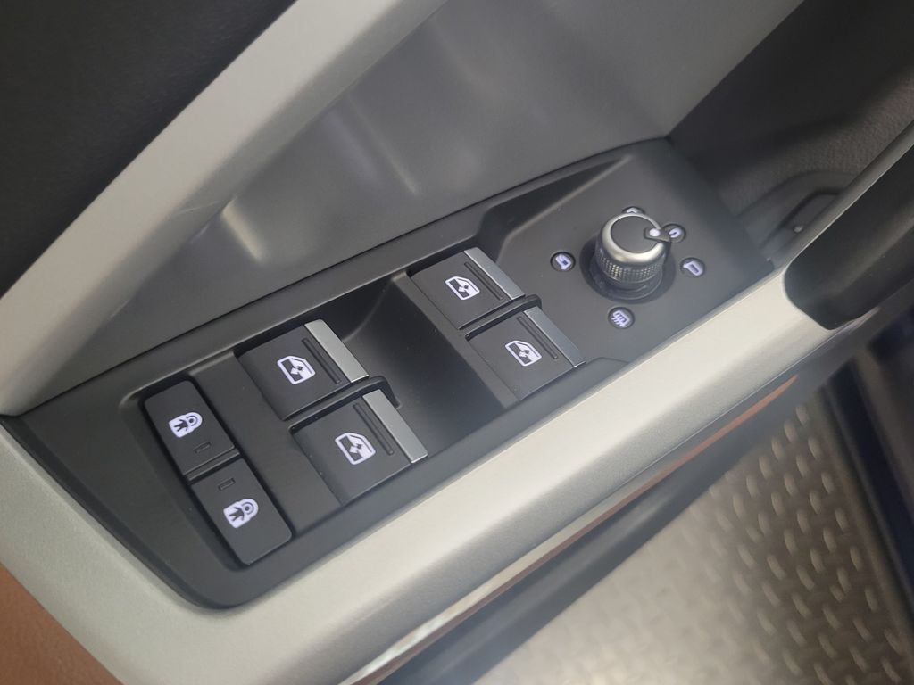 Thumbnail: 2022 Audi Q3 - 29