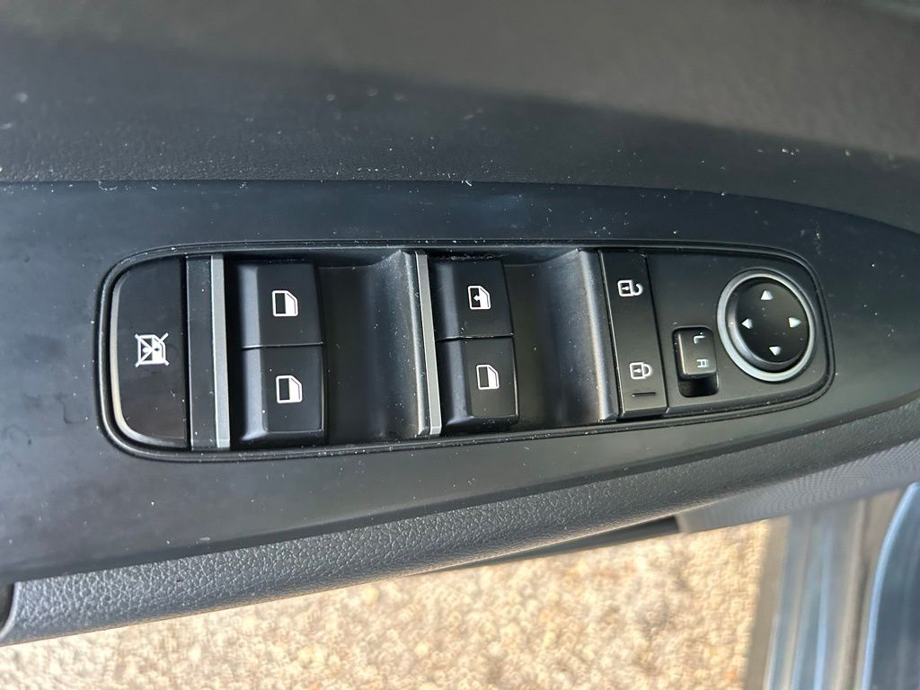 Thumbnail: 2021 Kia Forte - 16