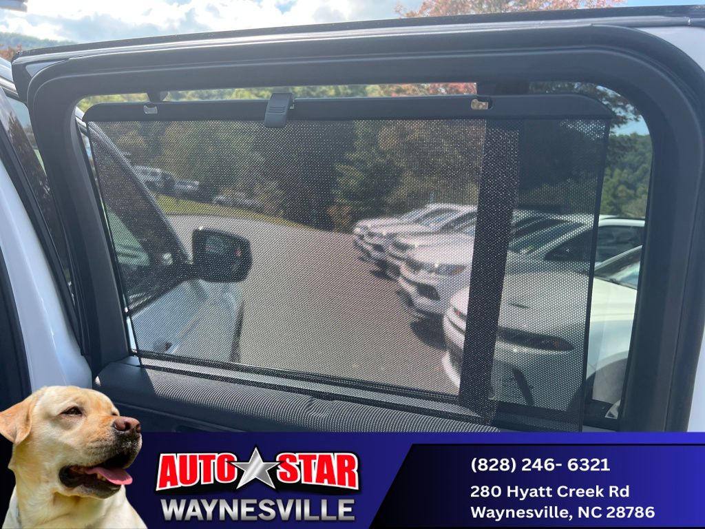 new 2025 Jeep Grand Cherokee car, priced at $47,990