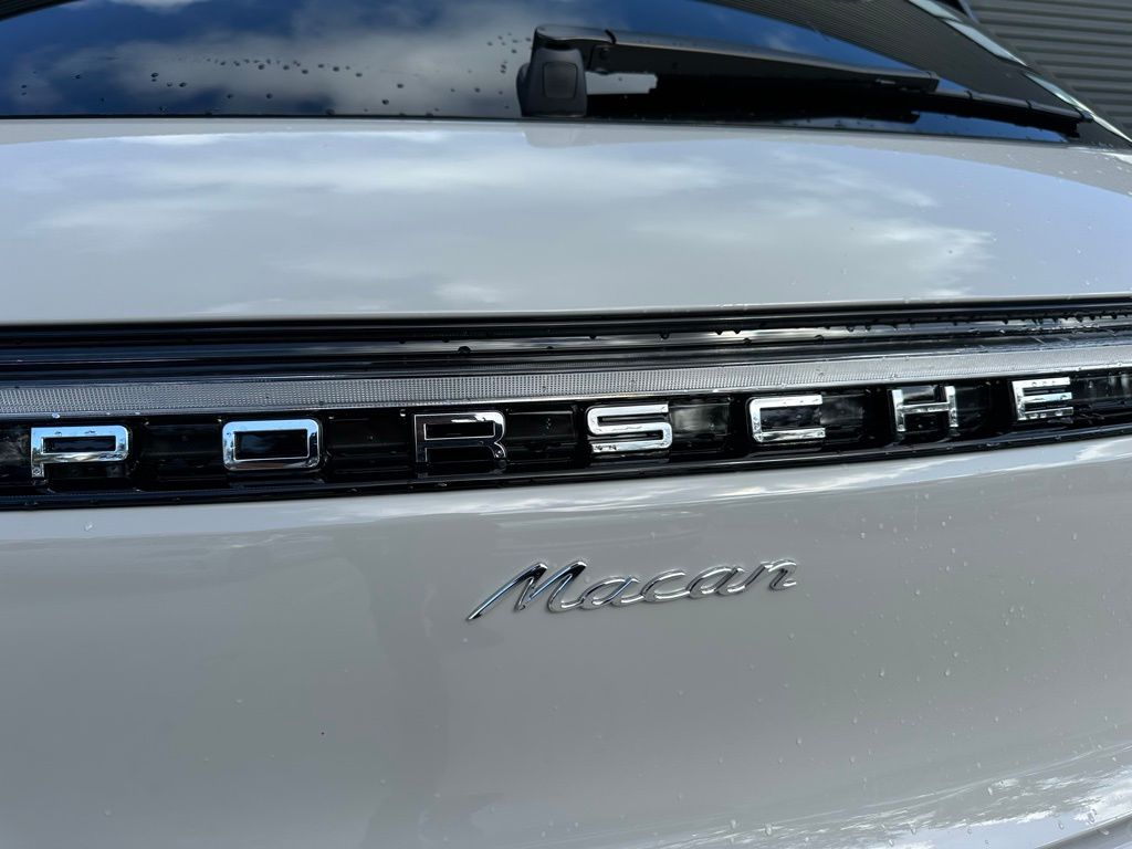 2025 Porsche Macan  12