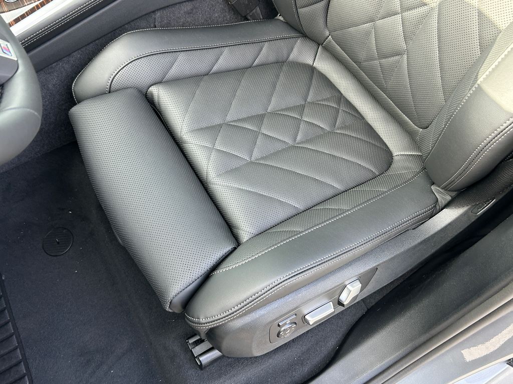 Thumbnail: 2026 BMW X5 - 15