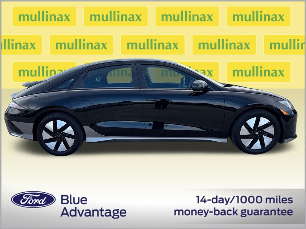 Certified Used 2024 Black Hyundai SE Standard Range image 2