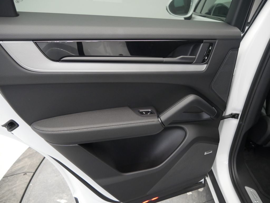 Thumbnail: 2026 Porsche Cayenne - 20