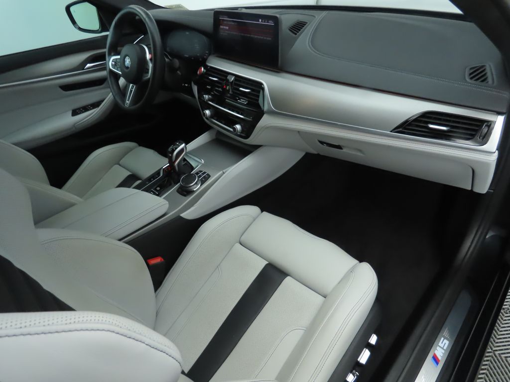 Thumbnail: 2022 BMW M5 - 18