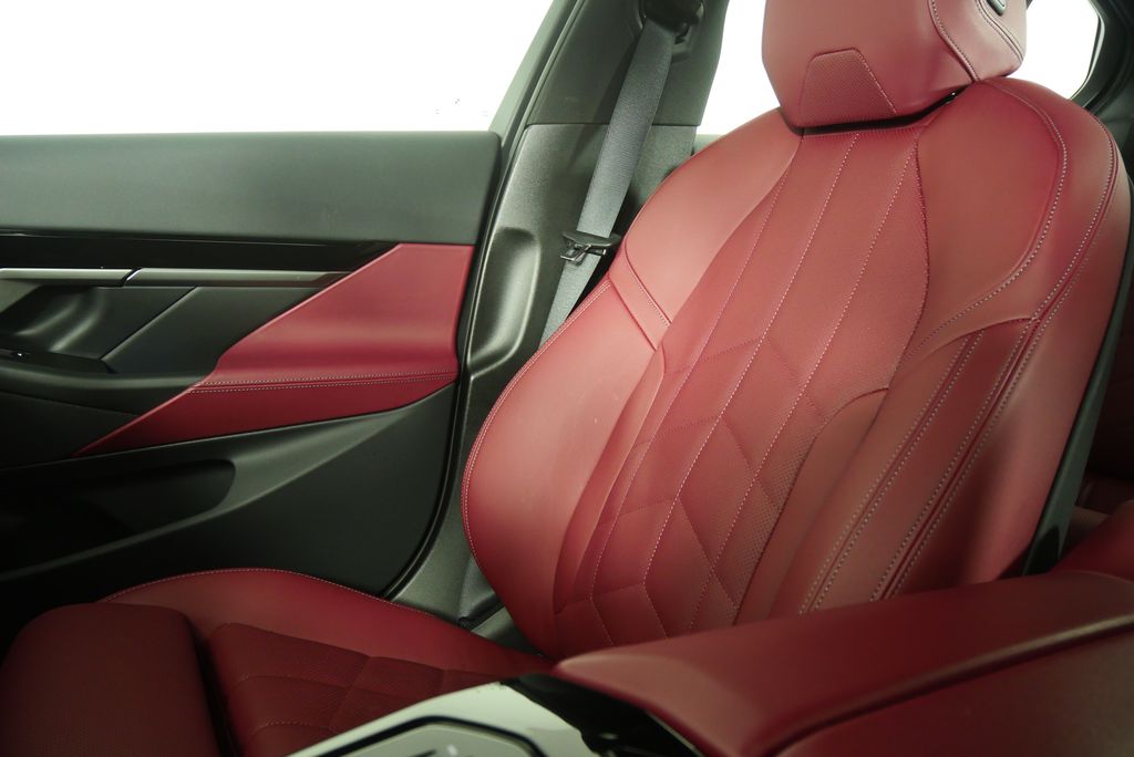 Thumbnail: 2025 BMW 5 Series - 22