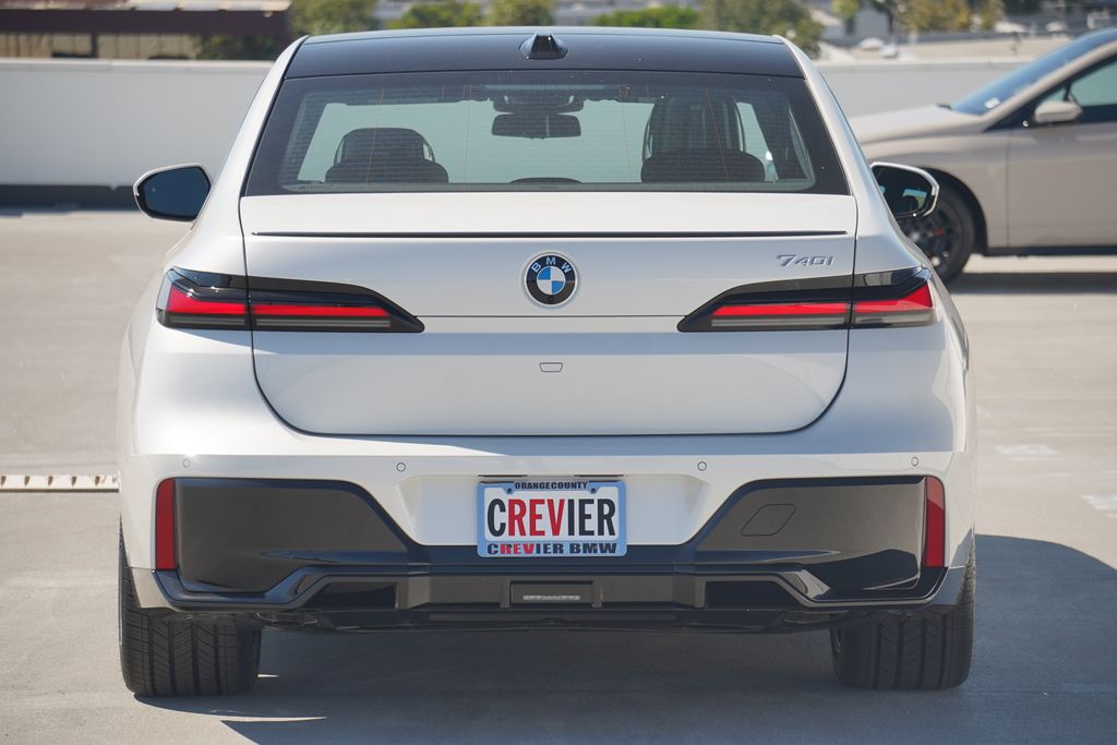 Thumbnail: 2026 BMW 7 Series - 6