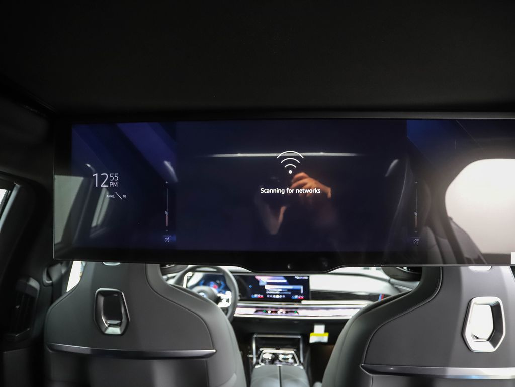 2025 BMW 7 Series 750e xDrive 29