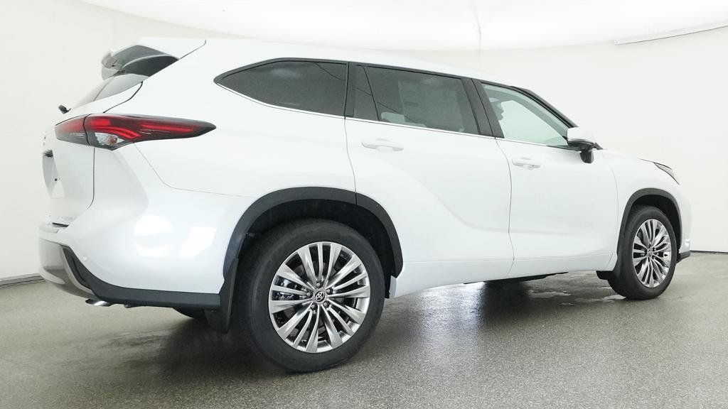 Thumbnail: 2026 Toyota Highlander - 18