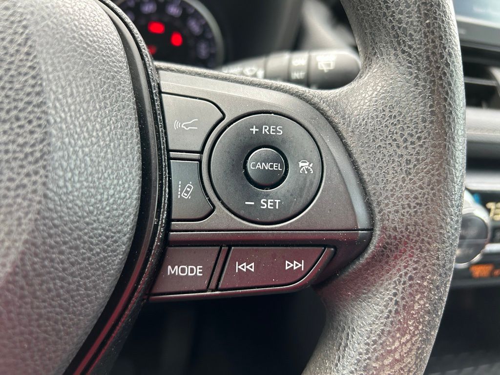 Thumbnail: 2021 Toyota RAV4 - 19