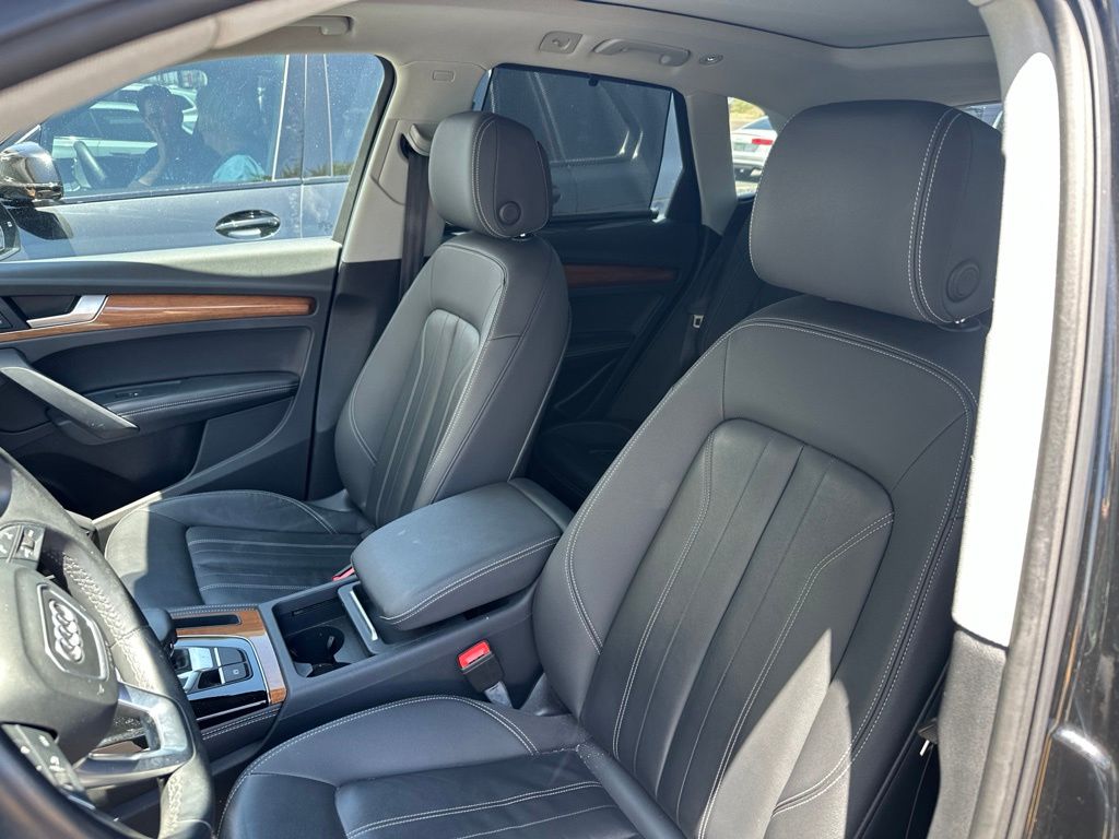 Thumbnail: 2022 Audi Q5 - 8