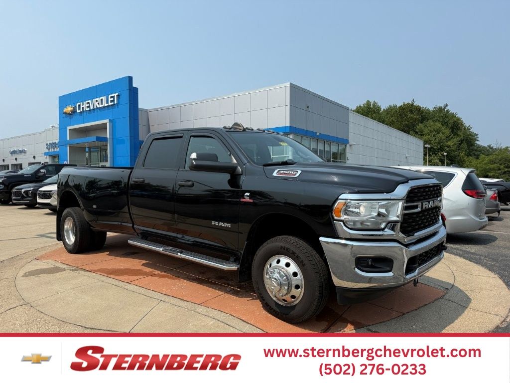 Diamond Black Crystal Pearlcoat 2022 RAM 3500 Pickup Truck Four-Wheel Drive 6-Speed Automatic
