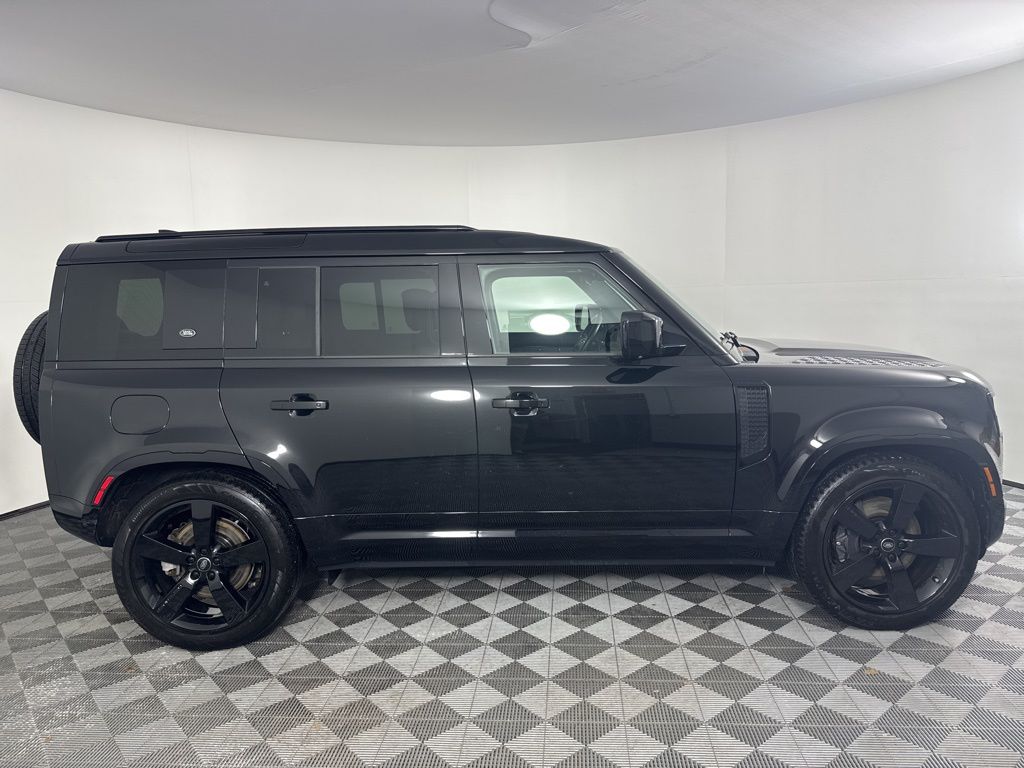 Thumbnail: 2023 Land Rover Defender - 4