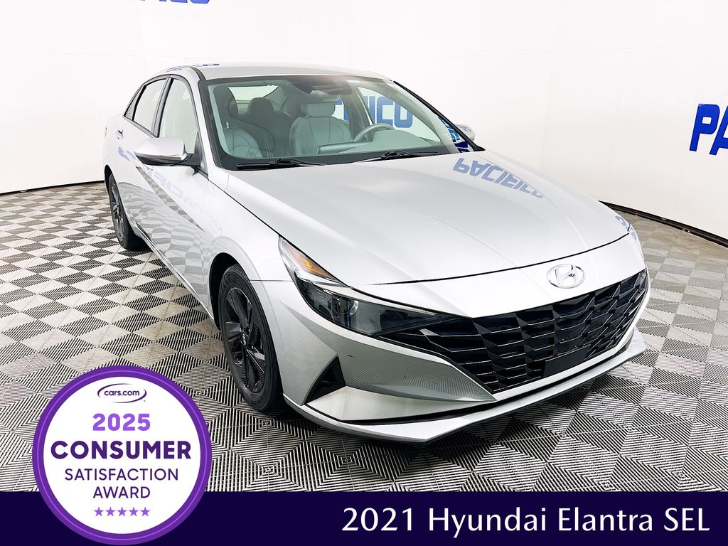 Shimmering Silver Pearl 2021 Hyundai Elantra SEL FWD Sedan Front-Wheel Drive Continuously Variable Transmission