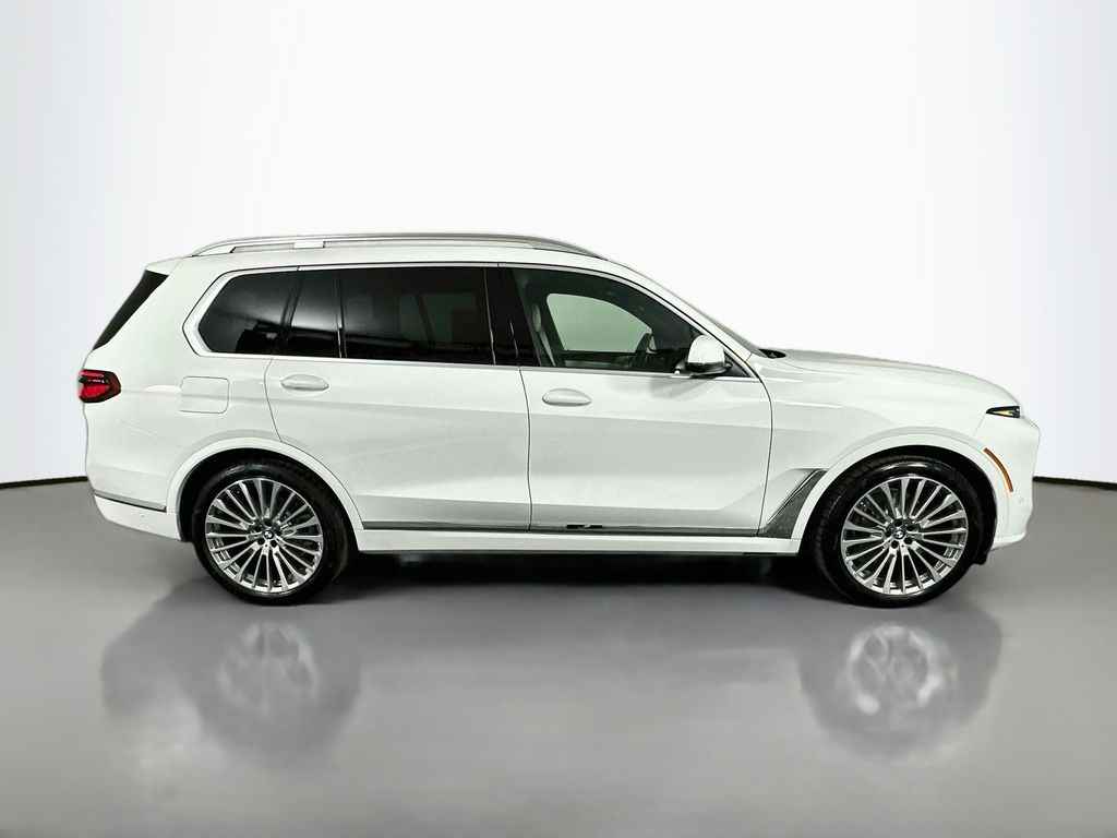 Thumbnail: 2027 BMW X7 - 4