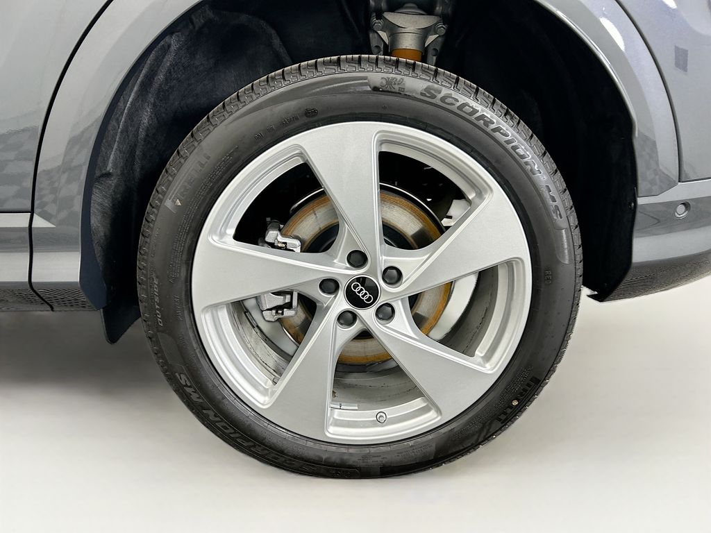 Thumbnail: 2025 Audi Q5 - 30