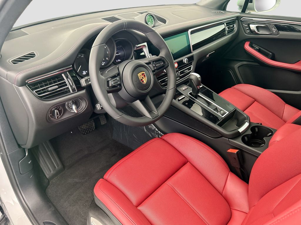 Thumbnail: 2026 Porsche Macan - 4