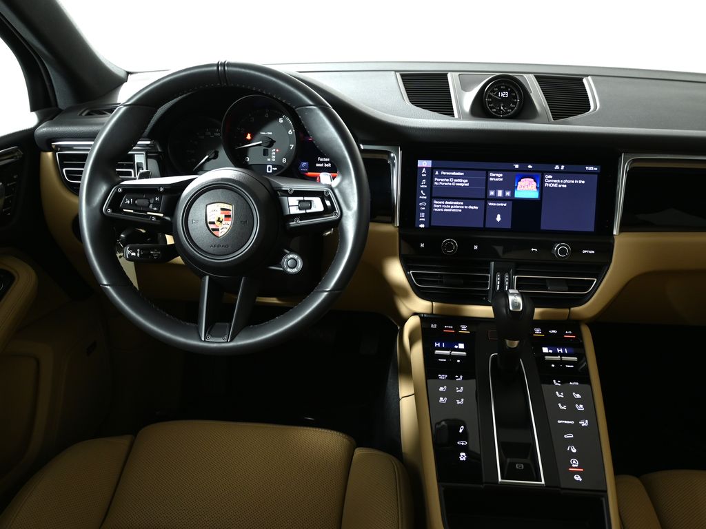 Thumbnail: 2025 Porsche Macan - 17