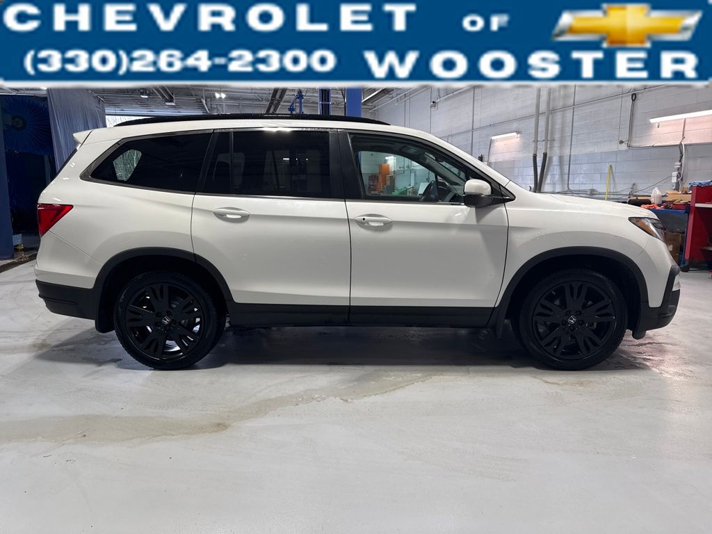 View vehicle photo 6