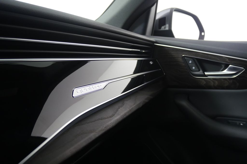 Thumbnail: 2021 Audi Q8 - 30