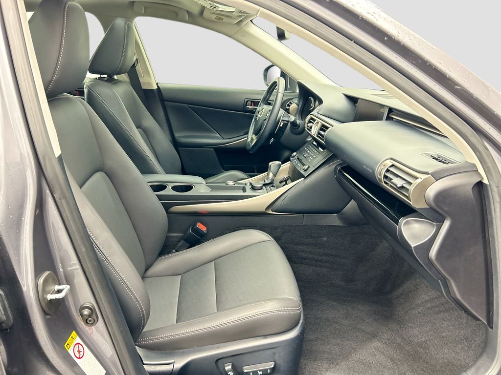 Thumbnail: 2016 Lexus IS - 18