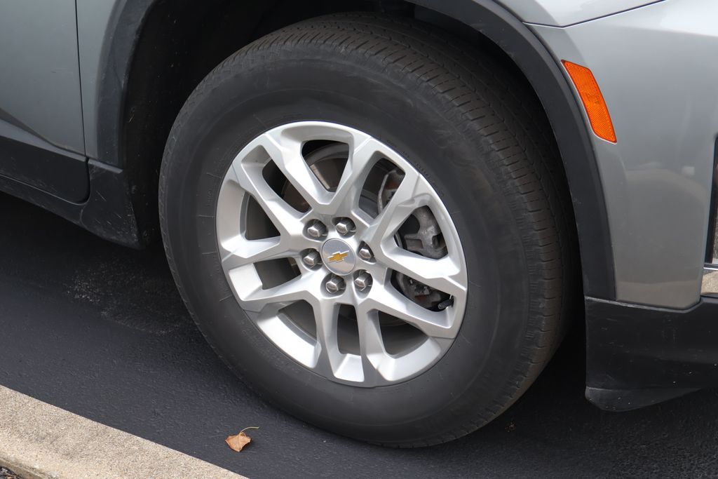 Thumbnail: 2023 Chevrolet Traverse - 5