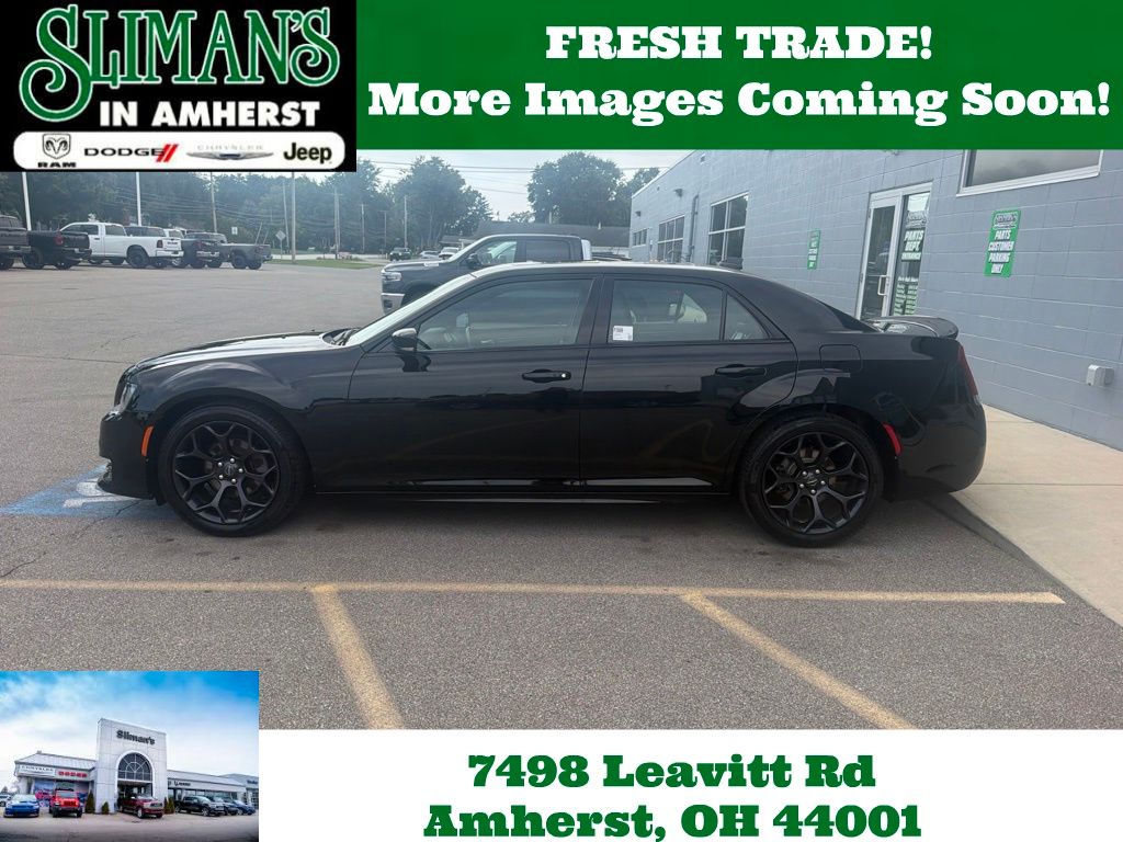 Gloss Black 2020 Chrysler 300 Sedan Rear-Wheel Drive 8-Speed Automatic