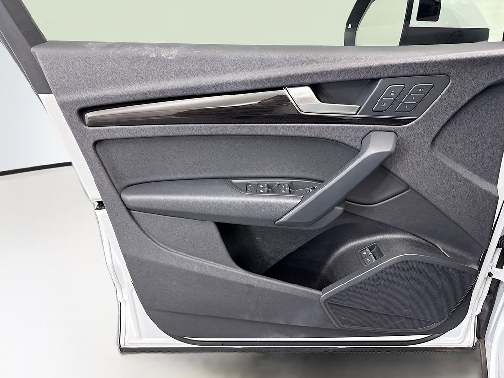 Thumbnail: 2020 Audi Q5 - 23