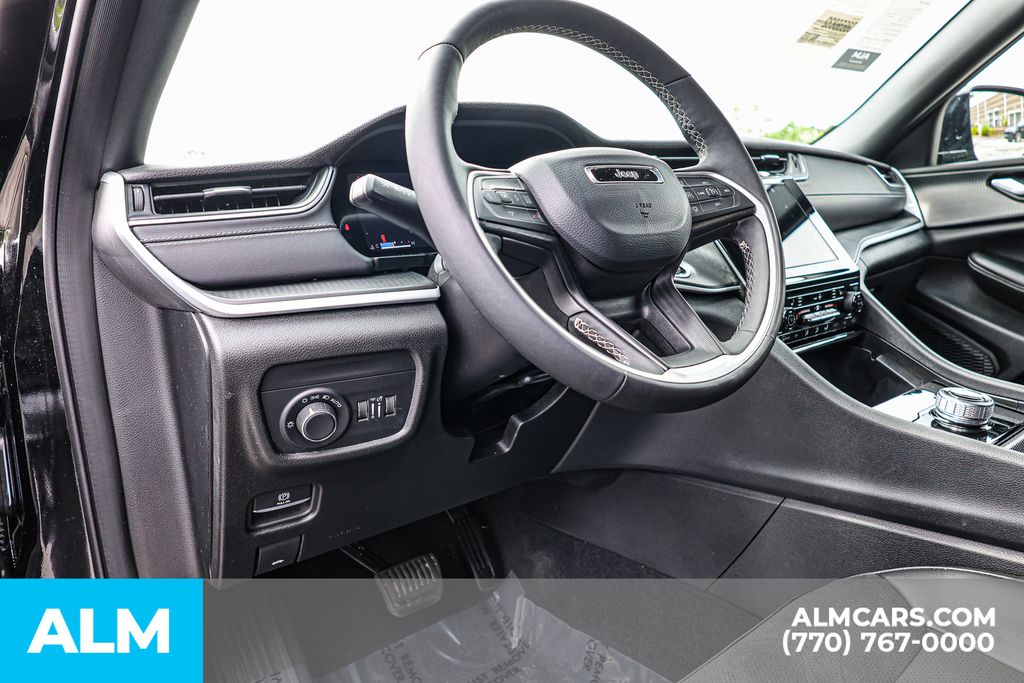 Used 2025 Black Jeep Altitude / MT Certified image 28