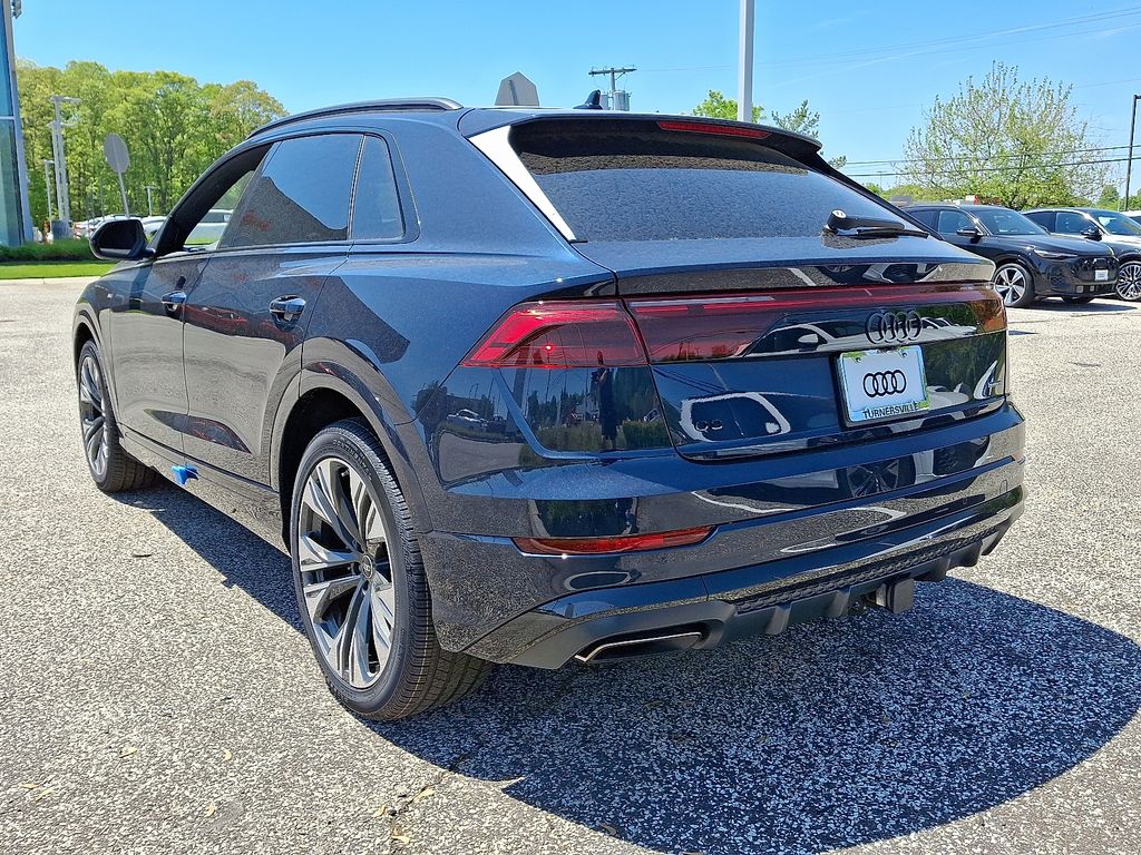 Thumbnail: 2026 Audi Q8 - 4