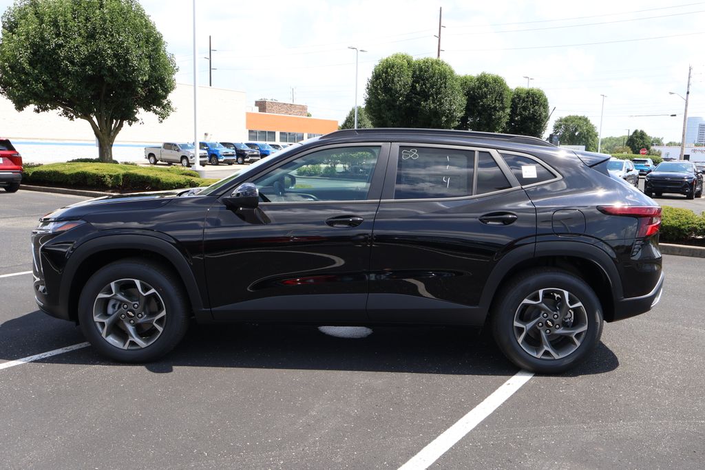 Thumbnail: 2025 Chevrolet Trax - 4