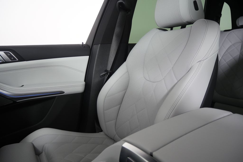 Thumbnail: 2026 BMW X5 - 22