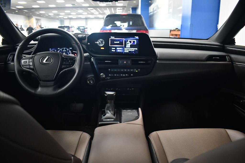 Thumbnail: 2022 Lexus ES - 15