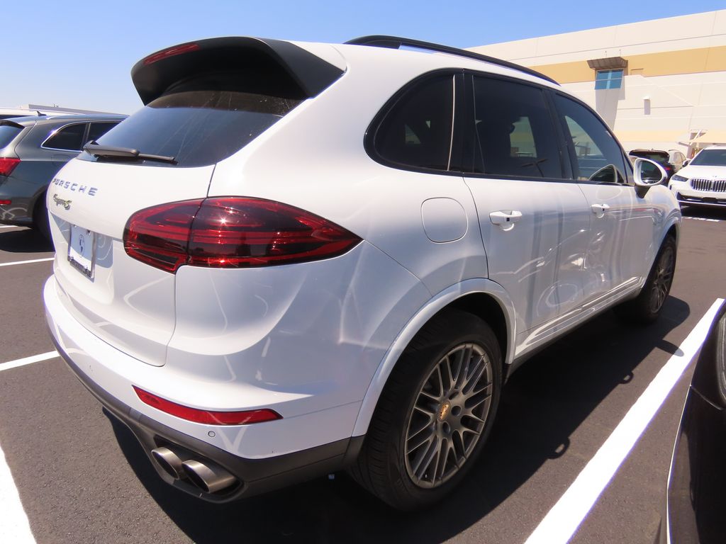 Thumbnail: 2018 Porsche Cayenne - 3