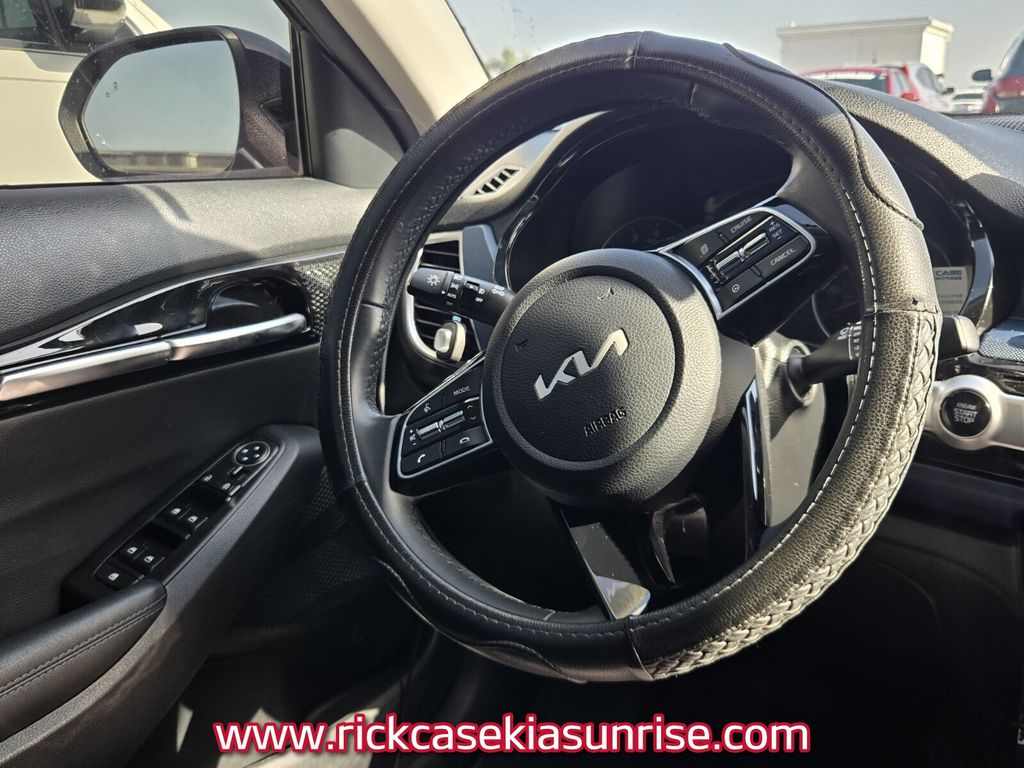 2023 Kia Seltos - $18,990