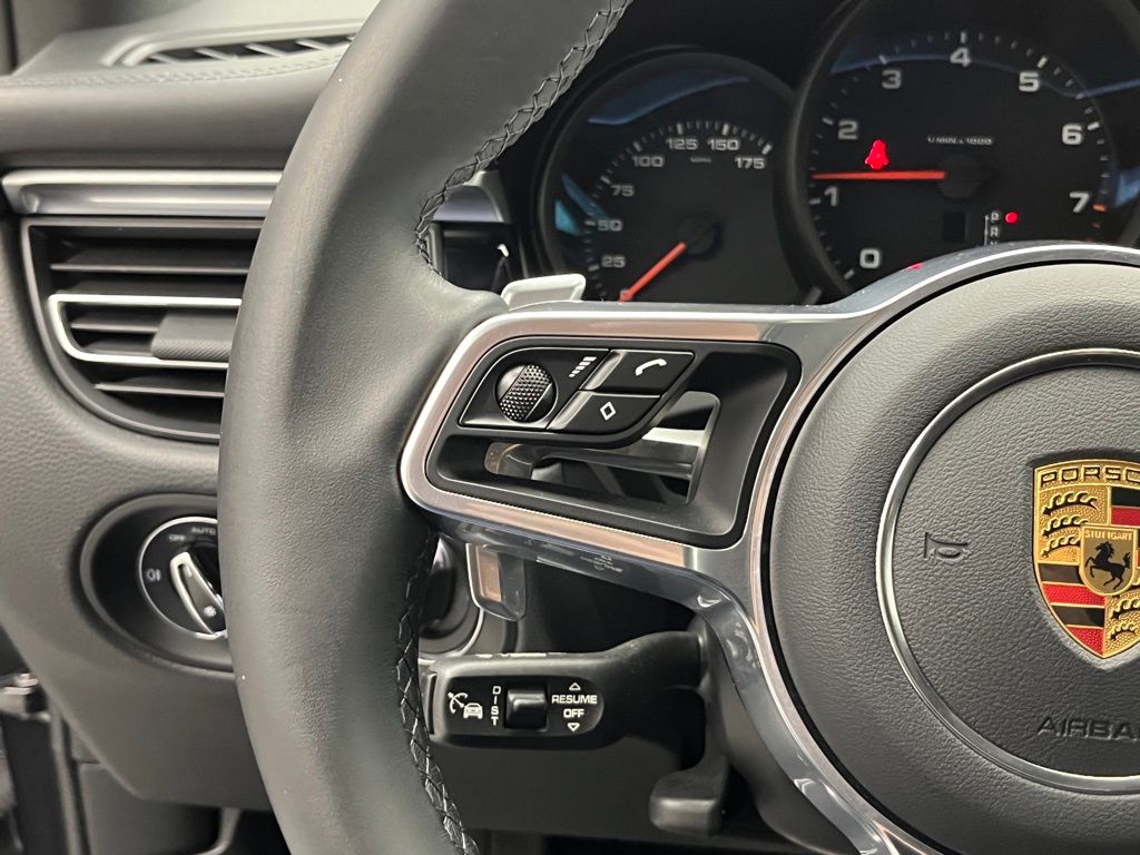 Thumbnail: 2021 Porsche Macan - 13