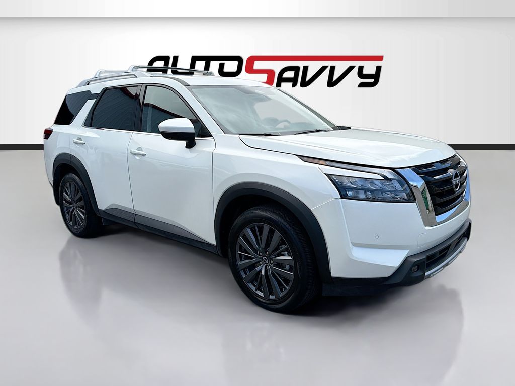 2023 Nissan Pathfinder SL 4WD's photo