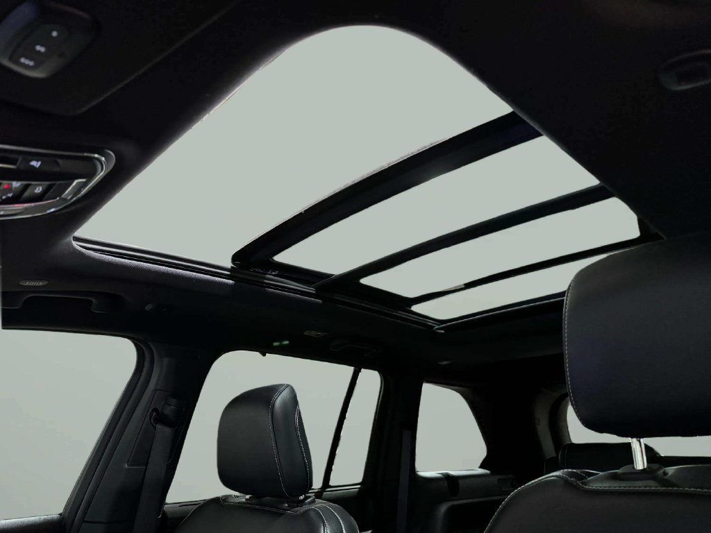 Used 2024 Diamond Black Crystal Pearlcoat Jeep Limited image 22