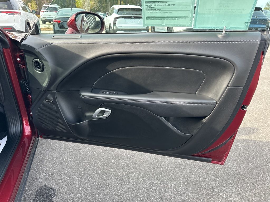 2023 Octane Red Pearlcoat Dodge Challenger R/T Scat Pack RWD Coupe