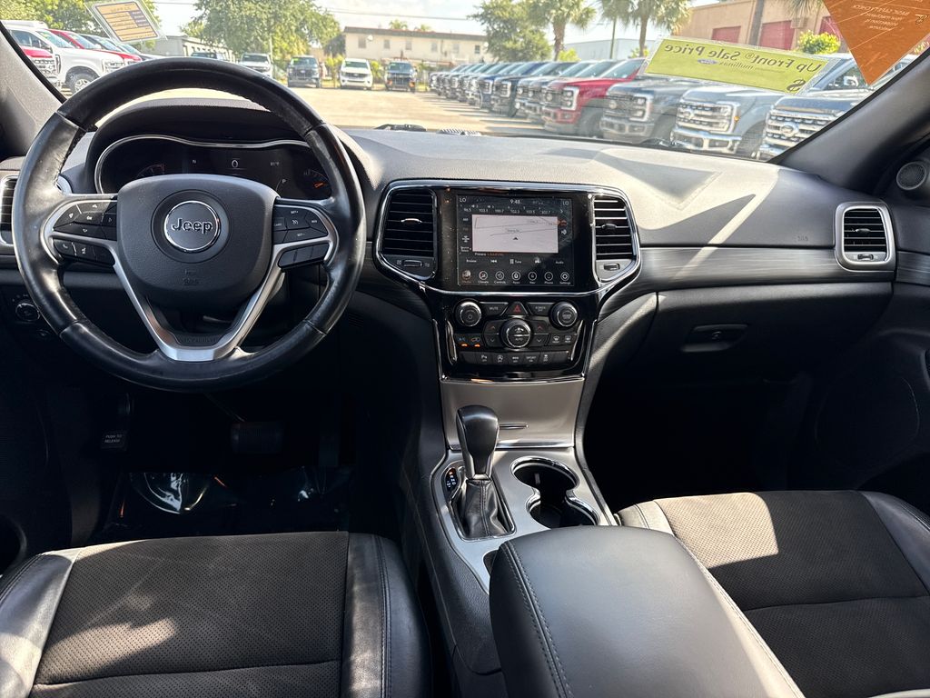 Used 2020 Silver Jeep Laredo E image 6