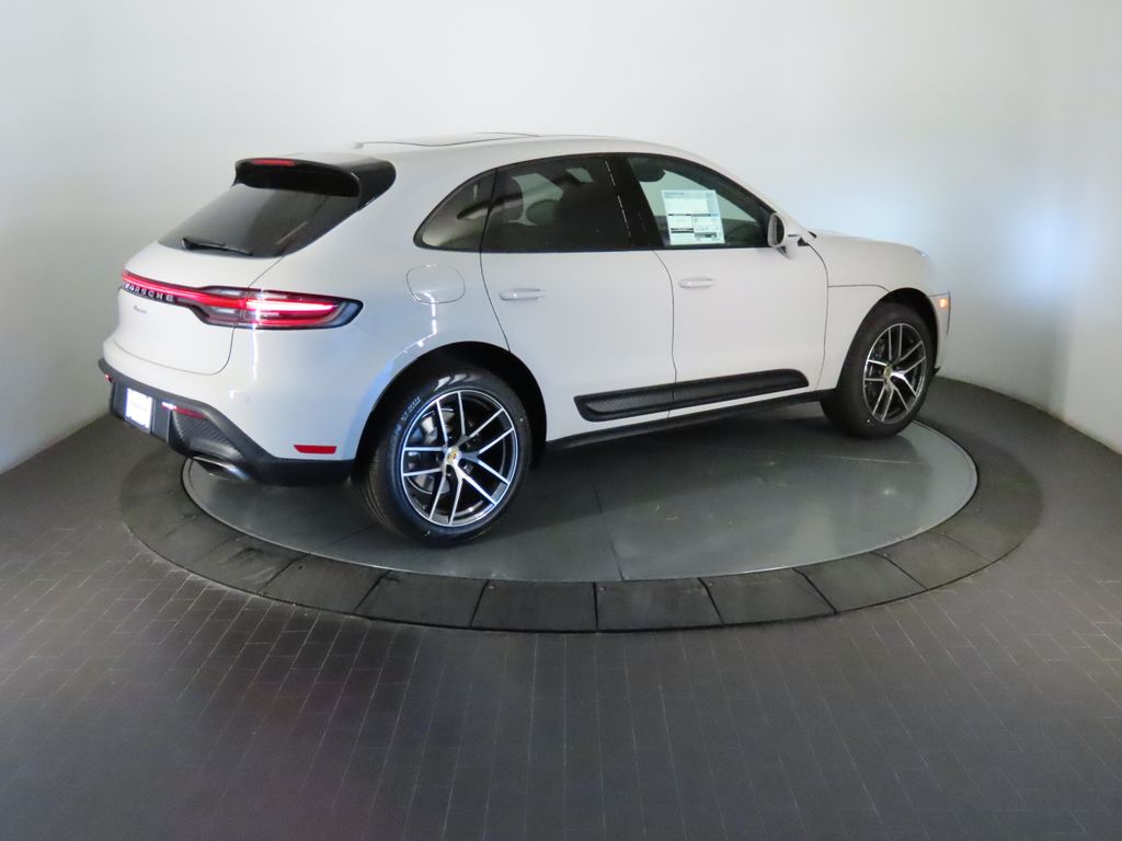 Thumbnail: 2026 Porsche Macan - 7