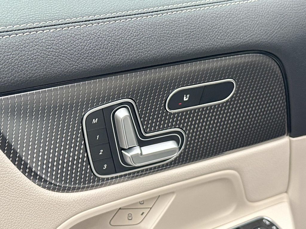 Thumbnail: 2022 Mercedes-Benz GLA - 29