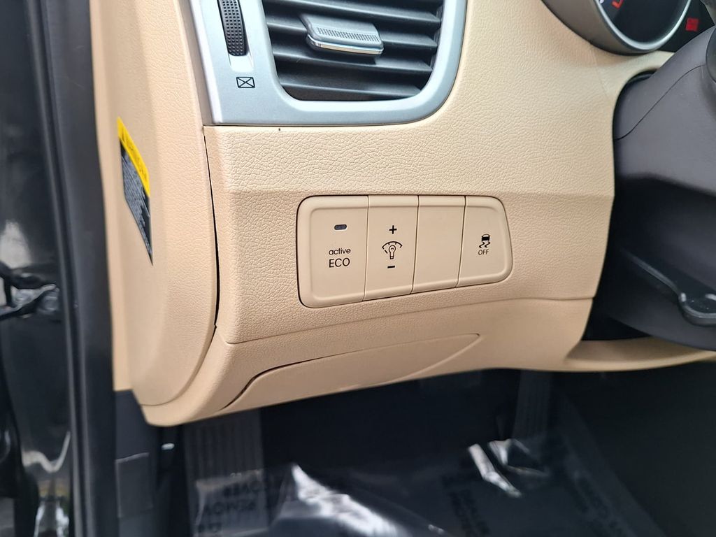 Thumbnail: 2013 Hyundai Elantra - 25