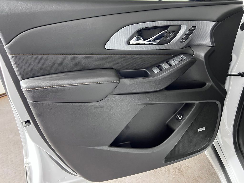 Used 2020 White Chevrolet Premier image 27