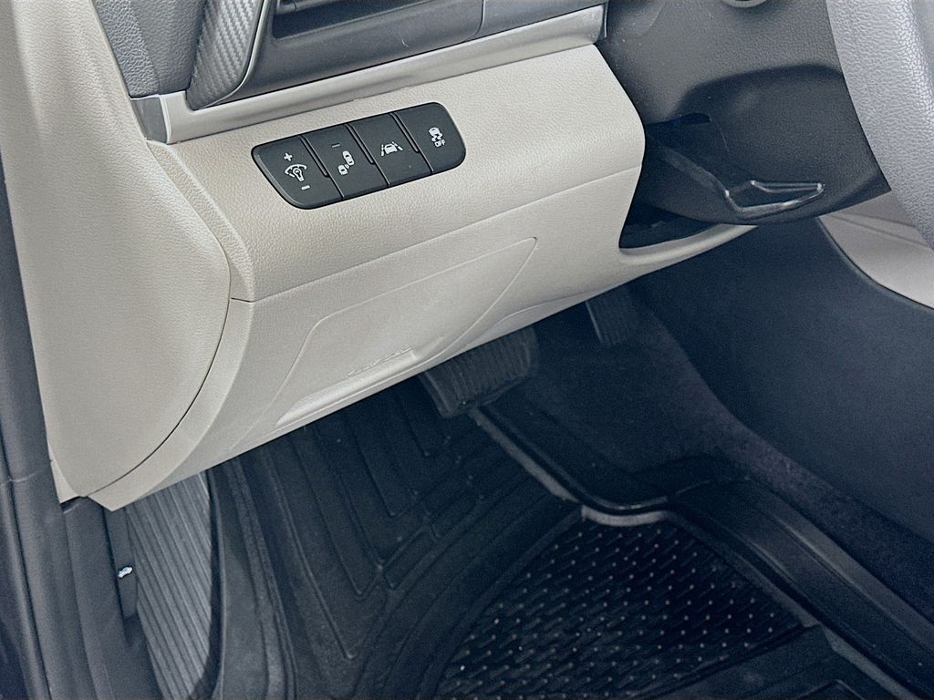 Thumbnail: 2020 Hyundai Elantra - 10