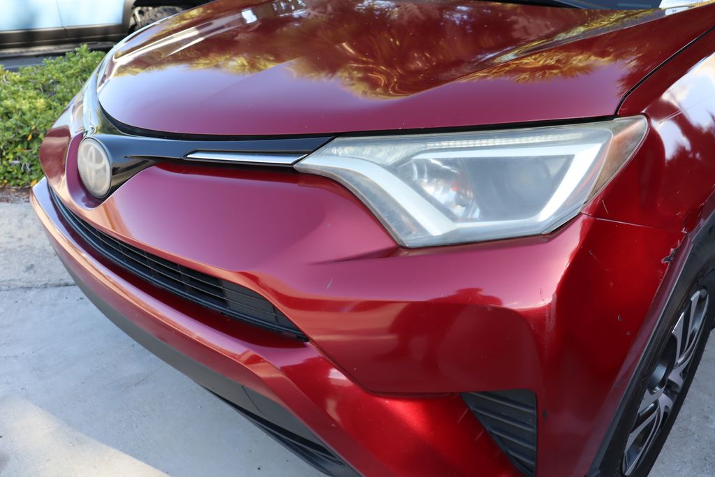 Thumbnail: 2018 Toyota RAV4 - 3