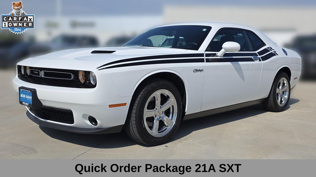White Knuckle Clearcoat 2017 Dodge Challenger Coupe Rear-Wheel Drive 8-Speed Automatic