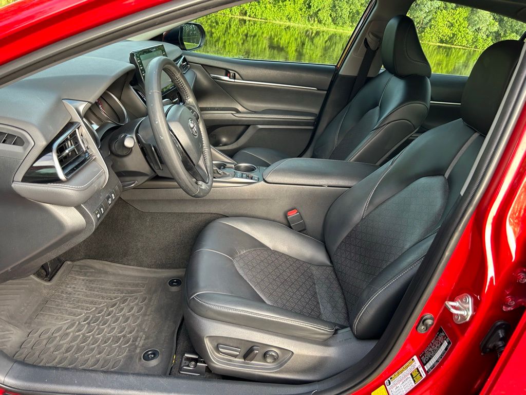 Thumbnail: 2022 Toyota Camry - 14