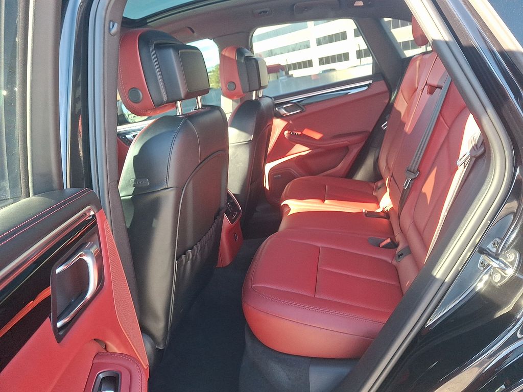 Thumbnail: 2024 Porsche Macan - 12