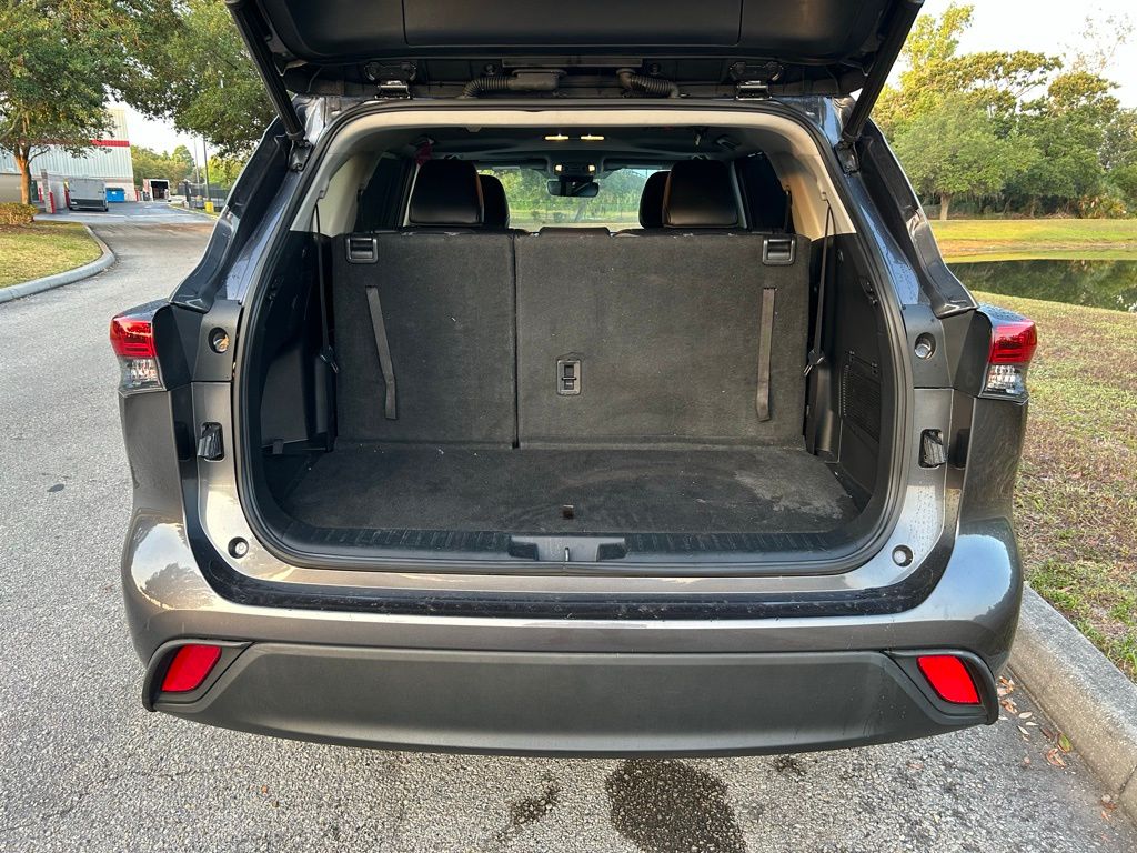 2022 Toyota Highlander XLE 10